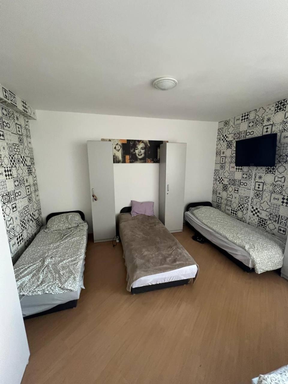 Hostel „U Sashka” Warsaw Exterior photo